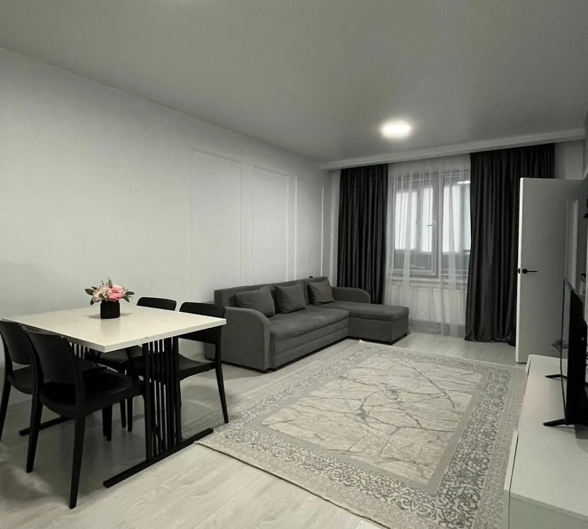 Apartments Near The Metro 3 Ком Рядом С Метро Almaty
